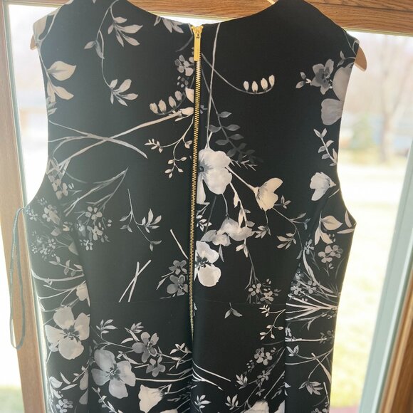 Black Floral Plus Size Dress - Picture 3 of 4